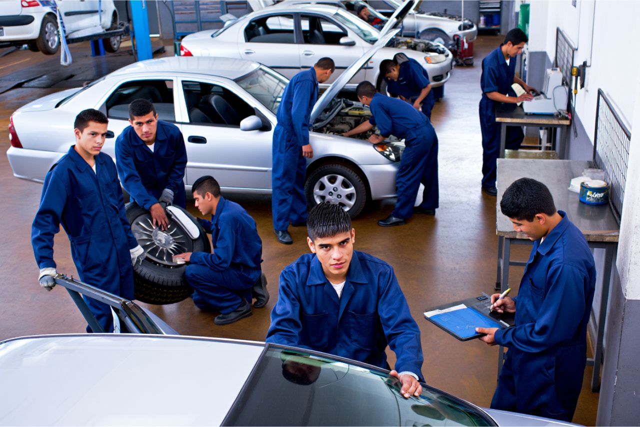 Taller automotriz Multicar Audaz ofreciendo atención profesional a flotas y corporativos en Ate y Comas